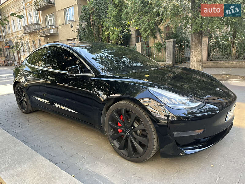 Седан Tesla Model 3 2020 в 