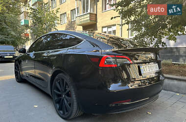 Седан Tesla Model 3 2020 в 