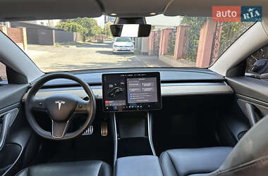 Седан Tesla Model 3 2020 в 