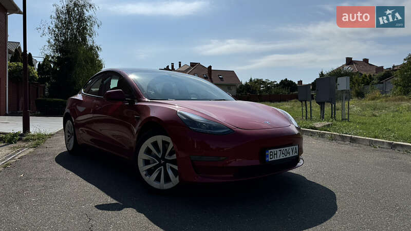 Седан Tesla Model 3 2023 в 