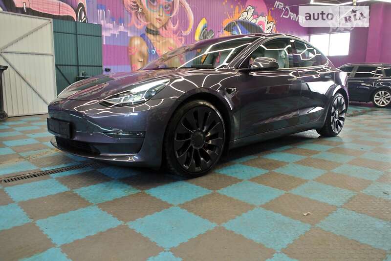 Седан Tesla Model 3 2021 в Києві