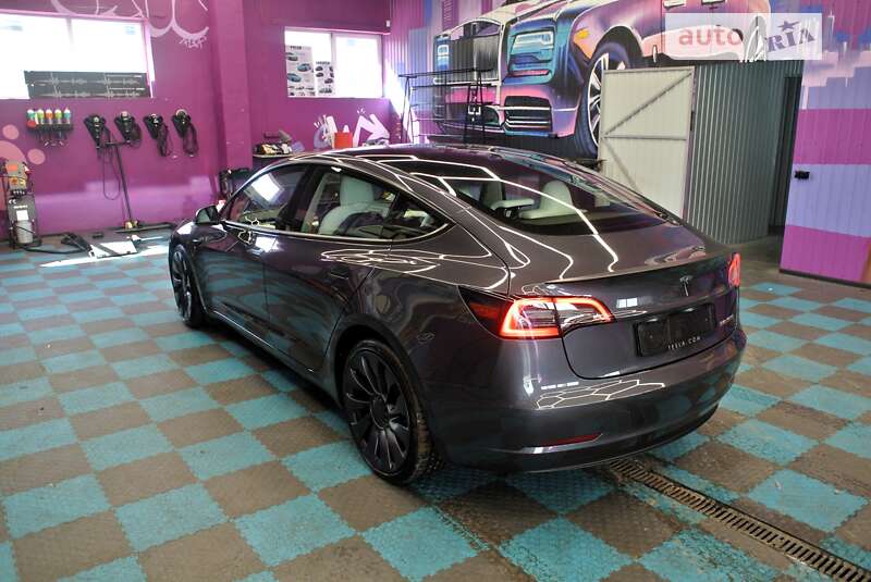 Седан Tesla Model 3 2021 в Києві