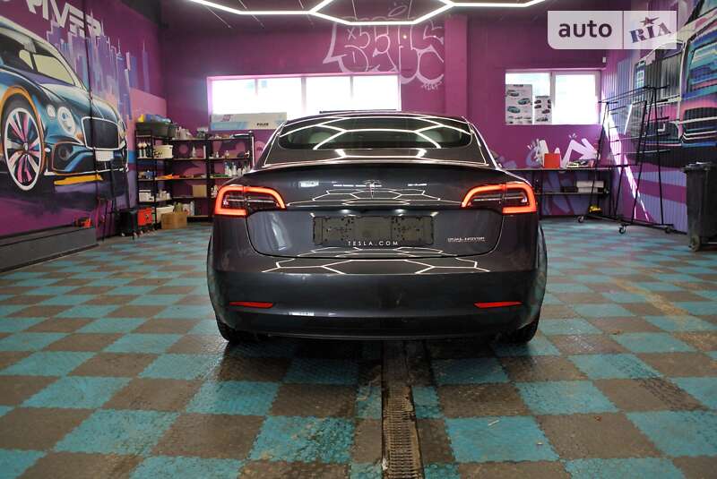 Седан Tesla Model 3 2021 в Києві