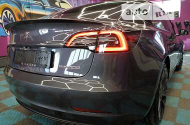 Седан Tesla Model 3 2021 в 