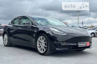 Седан Tesla Model 3 2018 в Львове