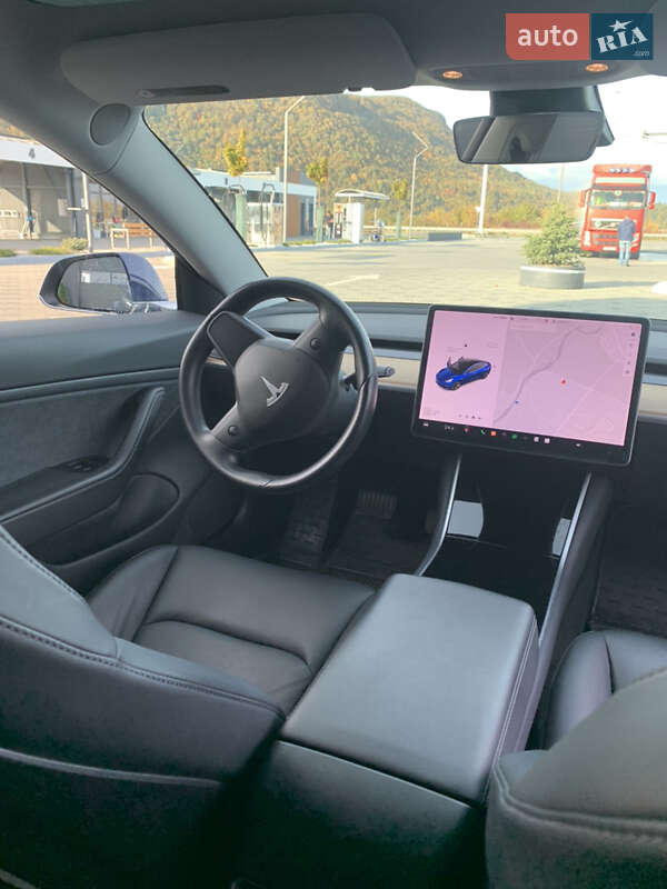 Седан Tesla Model 3 2018 в Хусті