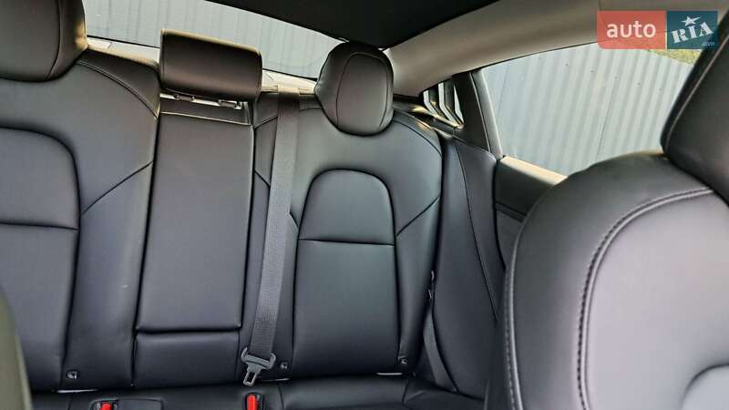 Седан Tesla Model 3 2021 в Ірпені