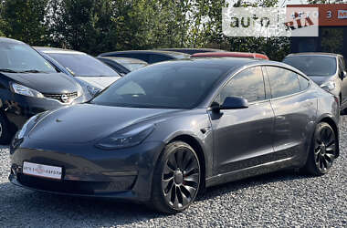 Седан Tesla Model 3 2022 в Ровно