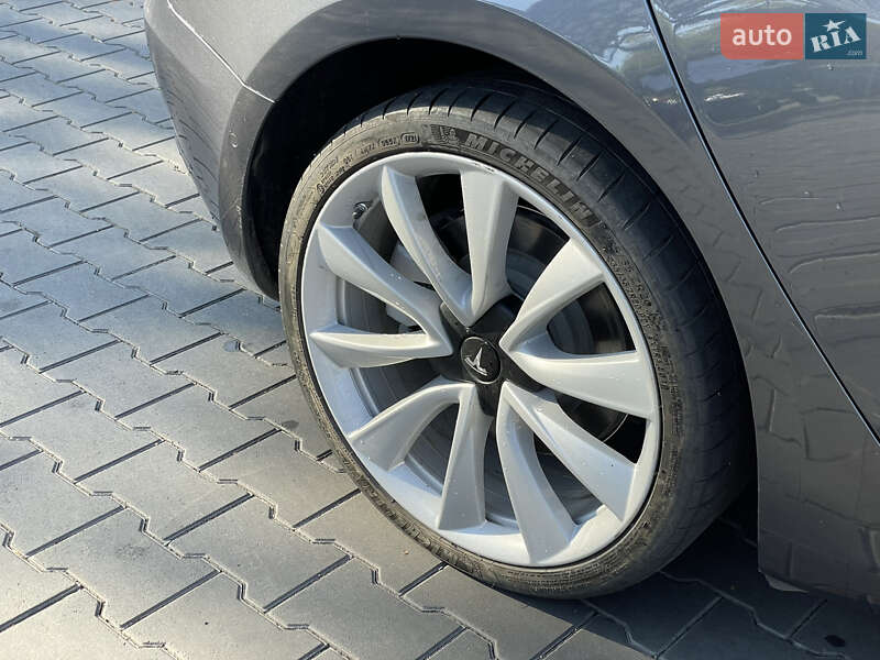 Седан Tesla Model 3 2021 в Полтаві