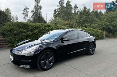 Седан Tesla Model 3 2021 в Малине