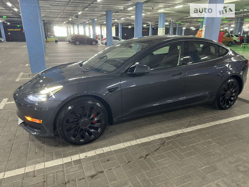 Седан Tesla Model 3 2023 в Києві