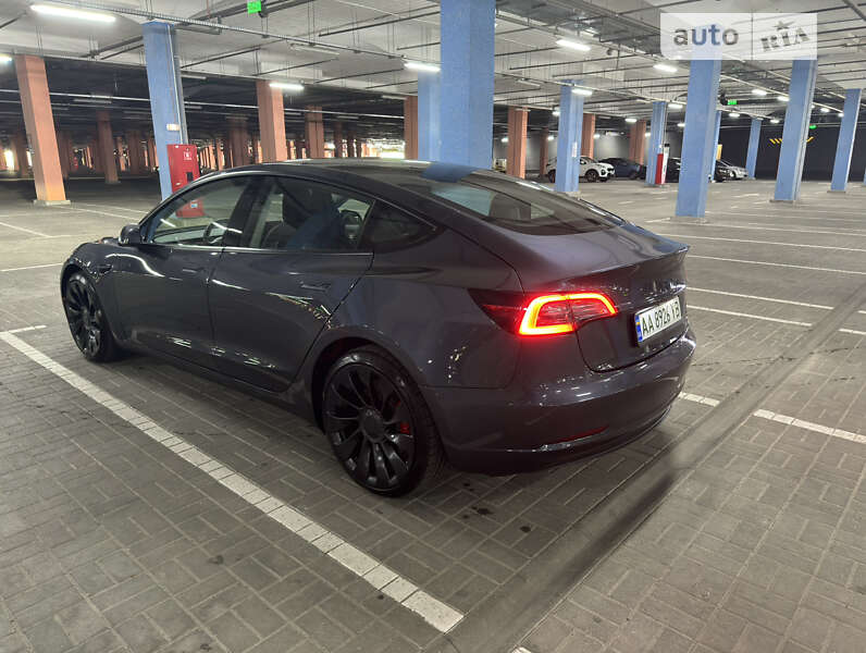 Седан Tesla Model 3 2023 в Києві