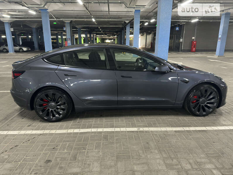 Седан Tesla Model 3 2023 в Києві