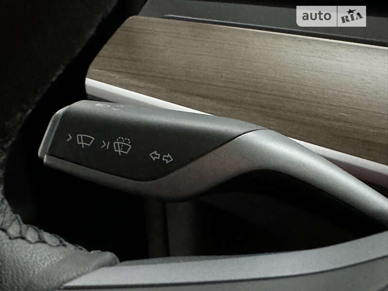 Седан Tesla Model 3 2023 в Києві