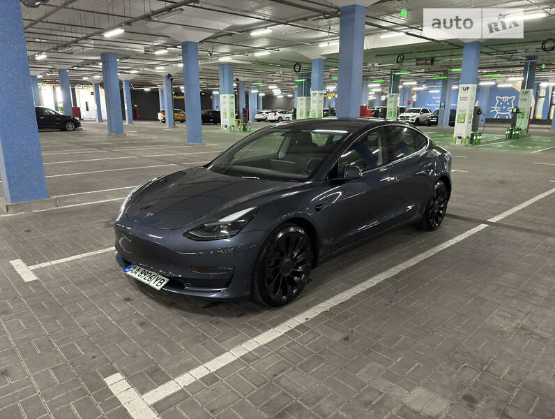 Седан Tesla Model 3 2023 в Києві
