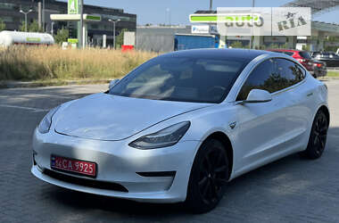 Седан Tesla Model 3 2019 в Львове