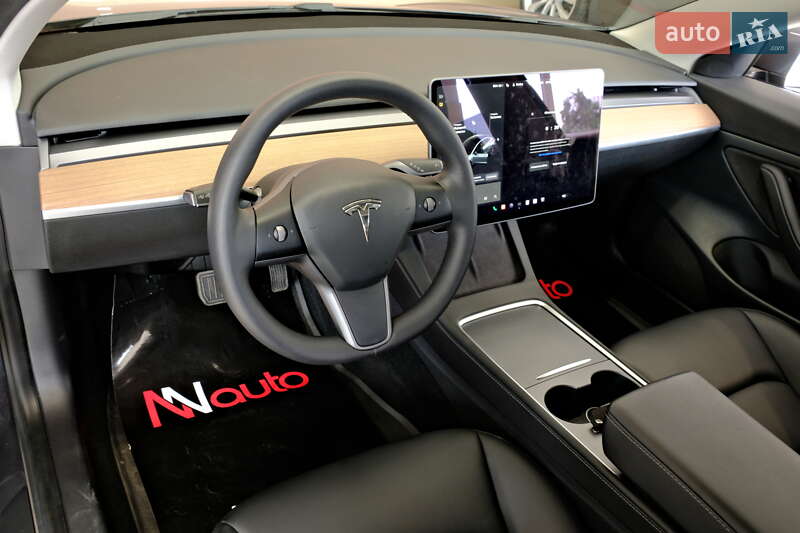 Седан Tesla Model 3 2021 в Одессе
