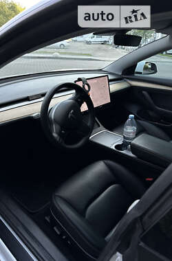 Седан Tesla Model 3 2021 в 
