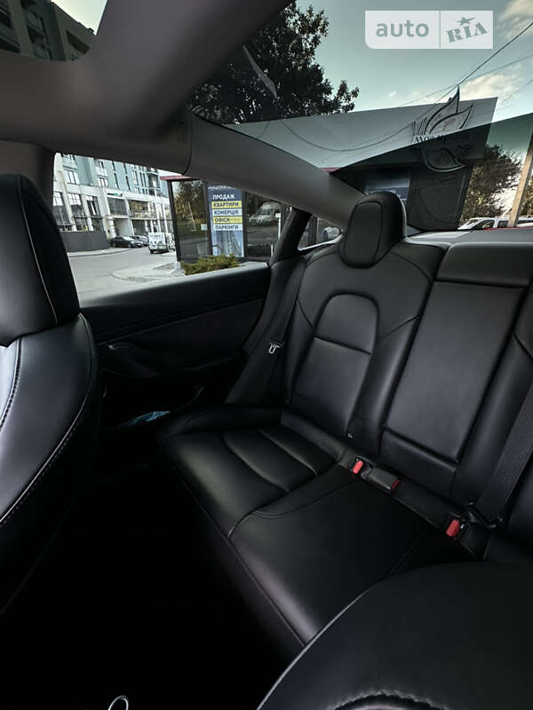 Седан Tesla Model 3 2021 в Львове