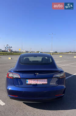 Седан Tesla Model 3 2021 в 