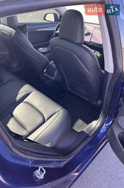 Седан Tesla Model 3 2021 в 