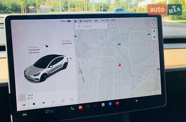 Седан Tesla Model 3 2021 в 