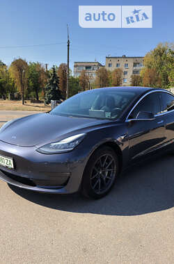 Седан Tesla Model 3 2017 в Каменке