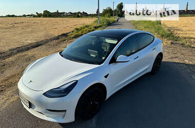 Седан Tesla Model 3 2021 в Киеве