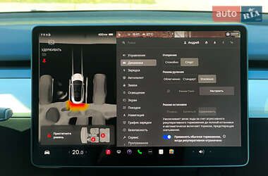 Седан Tesla Model 3 2022 в 