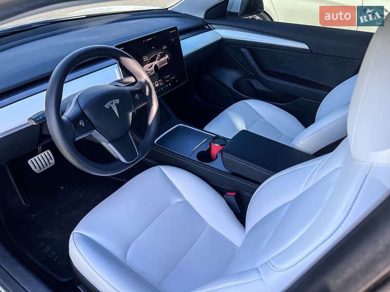 Седан Tesla Model 3 2022 в Вінниці