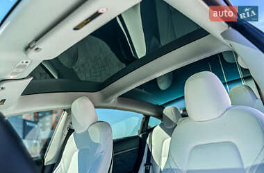Седан Tesla Model 3 2022 в 