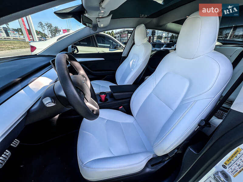 Седан Tesla Model 3 2022 в Вінниці