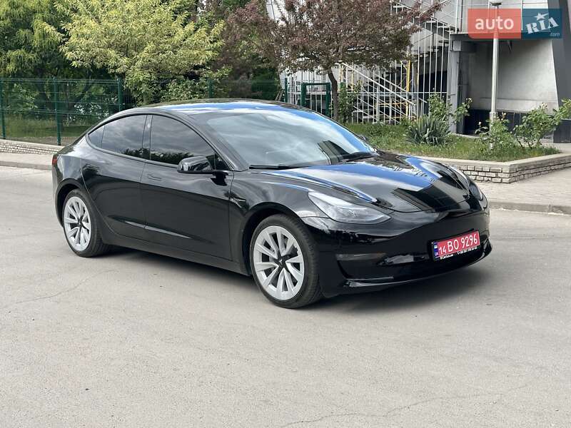 Седан Tesla Model 3 2022 в 