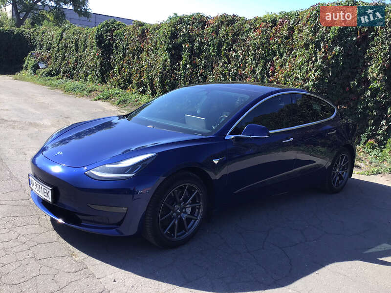 Седан Tesla Model 3 2019 в Умани