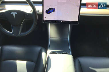 Седан Tesla Model 3 2019 в Умани