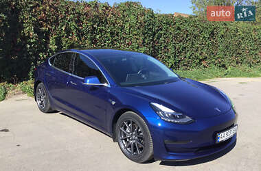 Седан Tesla Model 3 2019 в Умани