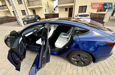 Седан Tesla Model 3 2021 в 