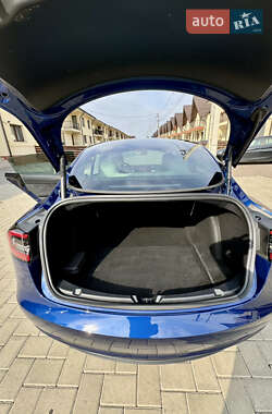 Седан Tesla Model 3 2021 в 