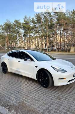 Седан Tesla Model 3 2018 в Жовкві