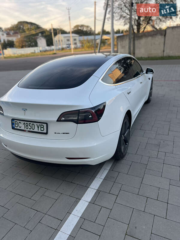 Седан Tesla Model 3 2018 в Стрию