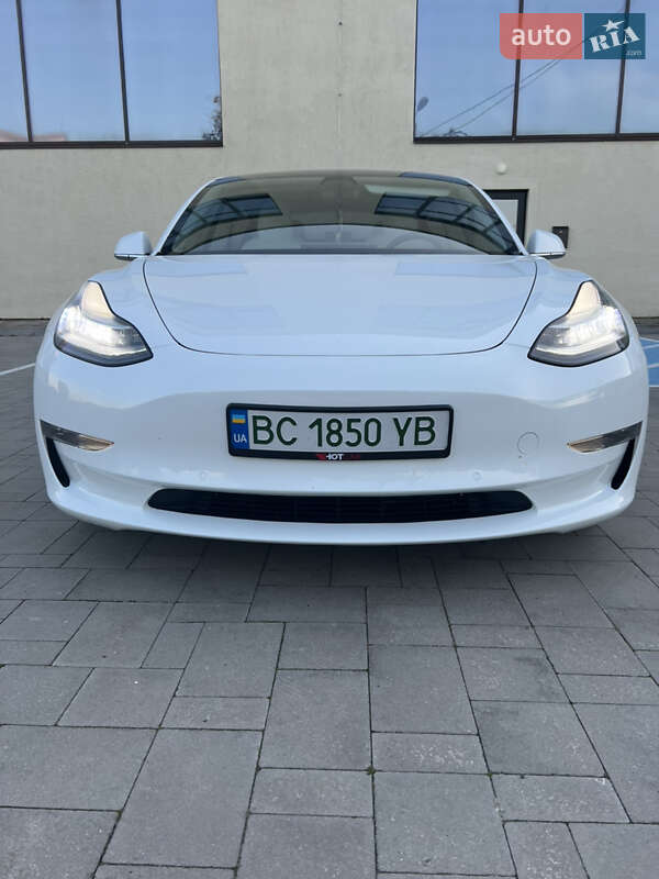 Седан Tesla Model 3 2018 в Стрию