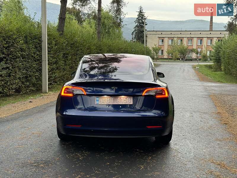 Седан Tesla Model 3 2018 в Ужгороде