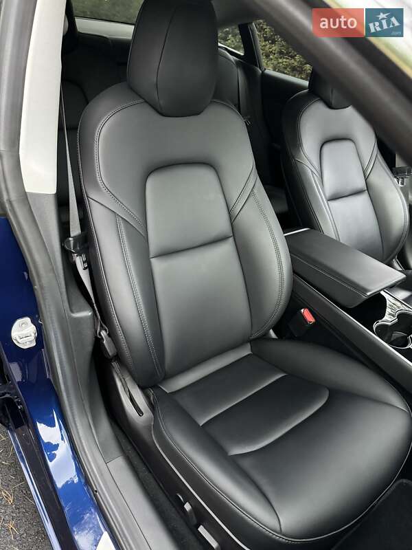 Седан Tesla Model 3 2018 в Ужгороде