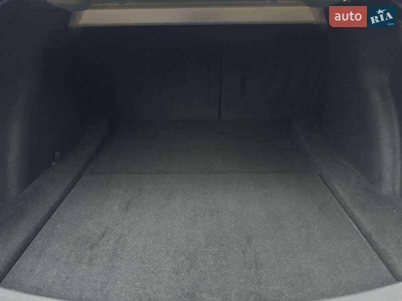 Седан Tesla Model 3 2018 в Ужгороде