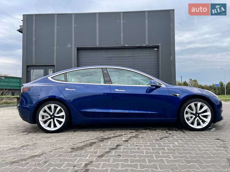 Седан Tesla Model 3 2019 в Львові