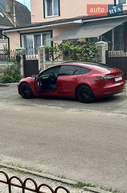 Седан Tesla Model 3 2021 в 