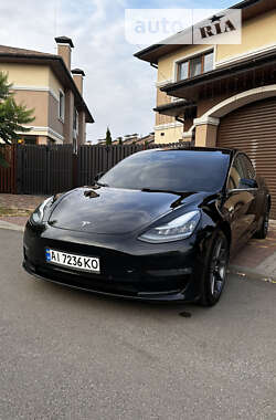 Седан Tesla Model 3 2019 в Броварах