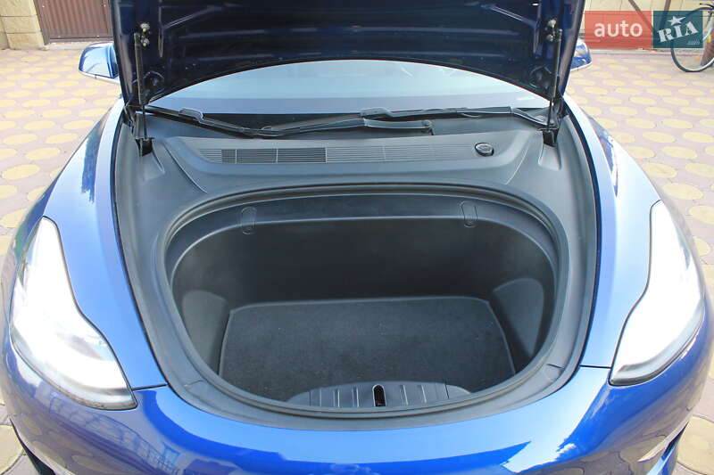 Седан Tesla Model 3 2018 в Дніпрі