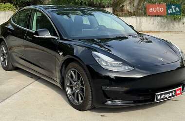 Седан Tesla Model 3 2020 в 