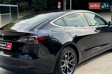 Седан Tesla Model 3 2020 в 